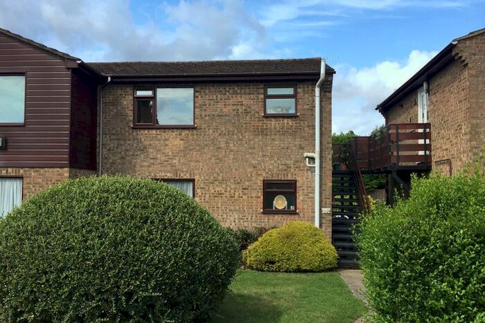 1 Bedroom Flat To Rent In Oakengrove Road, Hazlemere, High Wycombe HP15
