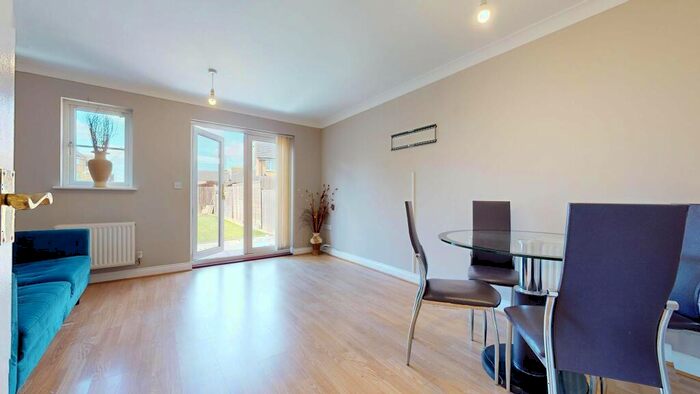 2 Bedroom Flat To Rent In Hornbeam Close, IG11