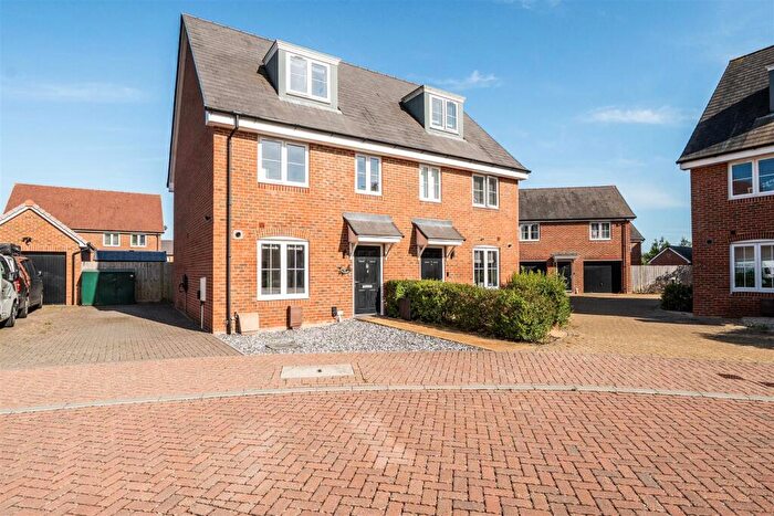 3 Bedroom Semi-Detached House For Sale In Squires Grove, Eastergate, PO20