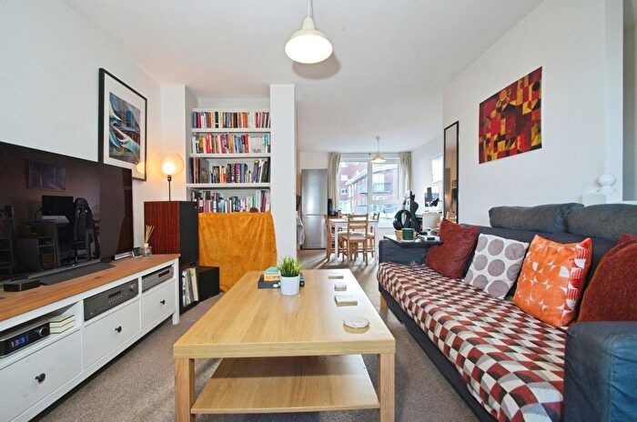 2 Bedroom Flat For Sale In Jim Driscoll Way, Cardiff, Caerdydd, CF11