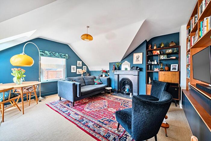 2 Bedroom Flat For Sale In Crouch Hill, Crouch End, London, N8
