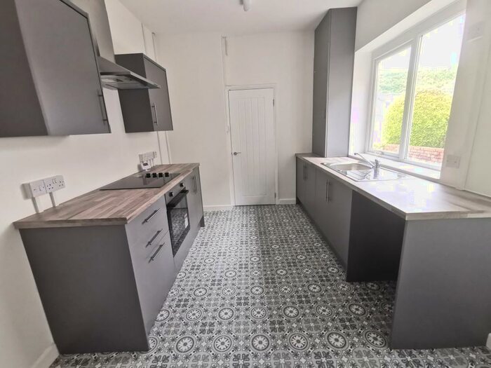 3 Bedroom House To Rent In Grove Road, Clydach, SA6