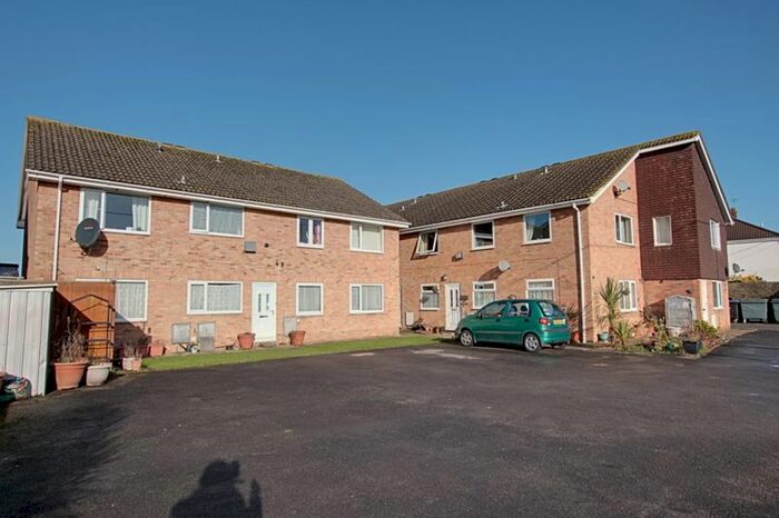 2 Bedroom Flat To Rent In Pitman Court, Trowbridge, BA14