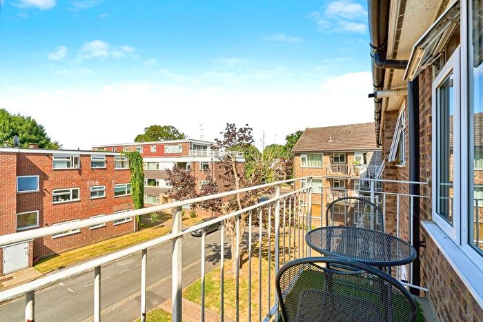 2 Bedroom Flat For Sale In Crescent Road, Kingston Upon Thames, KT2