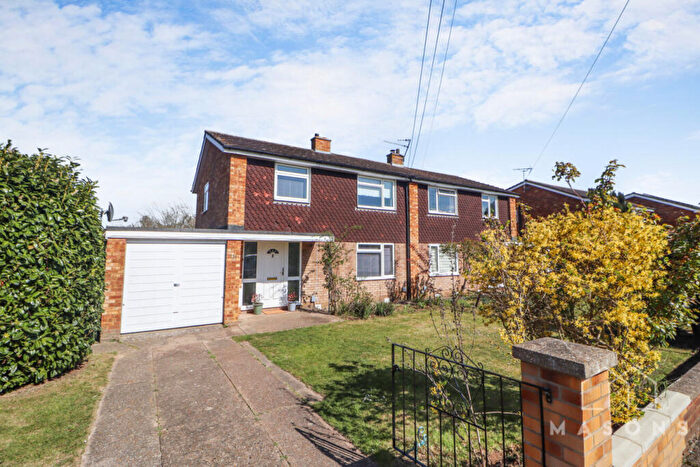 3 Bedroom Semi Detached House To Rent In Walnut Way, Ickleford, Hitchin, Hertfordshire, SG5