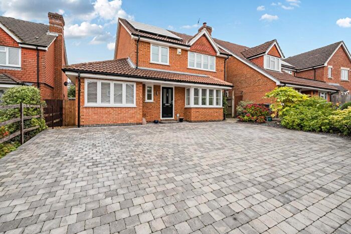 4 Bedroom Detached House For Sale In Kempshott Grove, Basingstoke, RG22