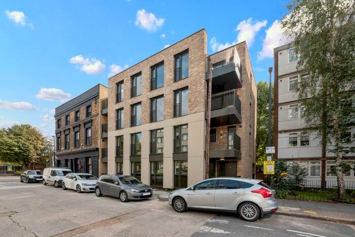 2 Bedroom Apartment To Rent In Pier Street, London, E14