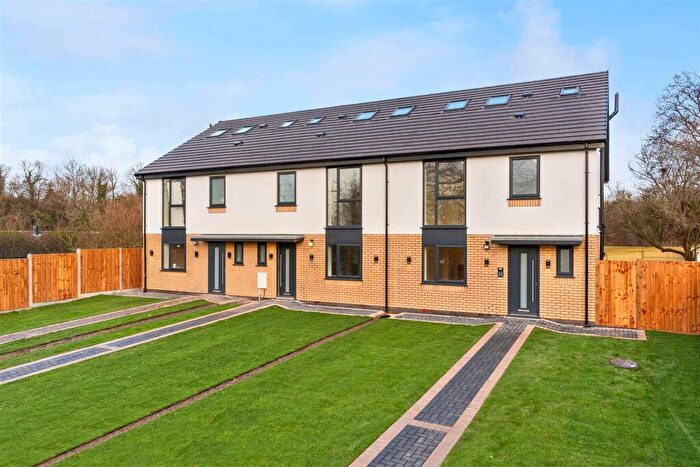 4 Bedroom End Of Terrace House For Sale In Dove Gardens, Dovedale, Ware, SG12