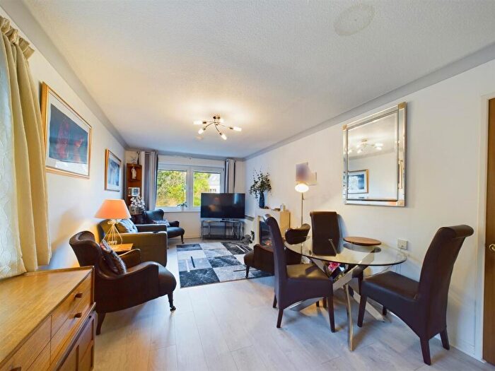 1 Bedroom Flat For Sale In Millburn Court, Perth, PH2