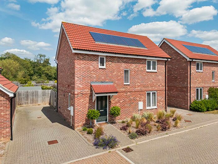 2 Bedroom Detached House For Sale In Webb Close, Hardwick, CB23