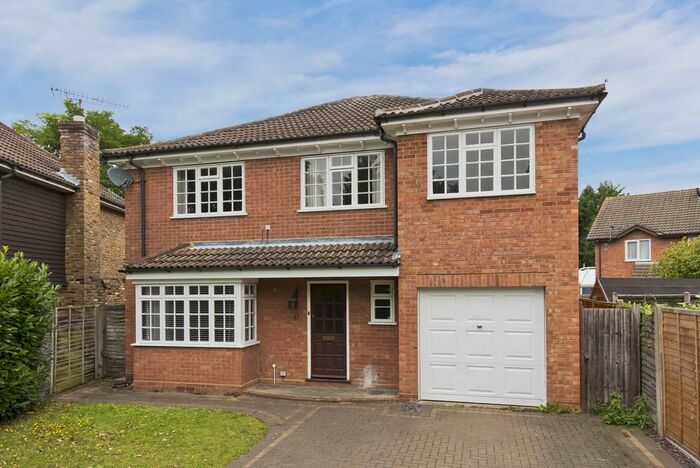6 Bedroom Detached House To Rent In Armadale Road, Woking, GU21