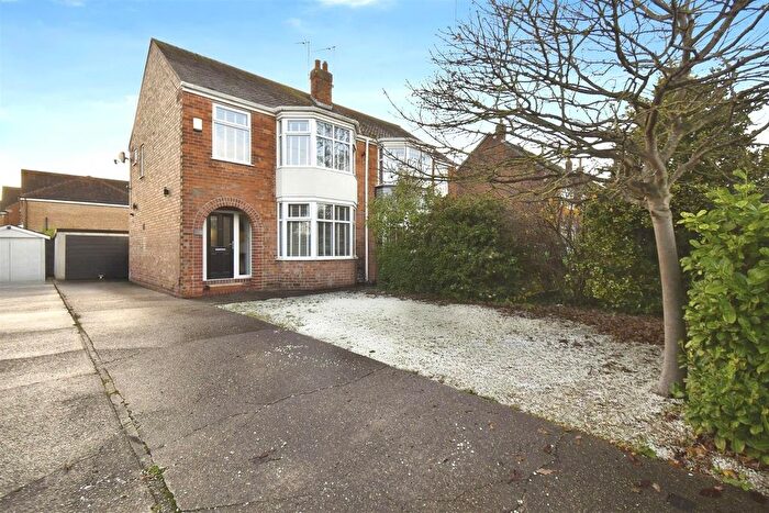 3 Bedroom Semi Detached House For Sale In Tweendykes Road, Sutton-On-Hull, Hull, HU7