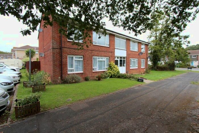 2 Bedroom Flat To Rent In Simmons Close, Hedge End, Southampton, SO30