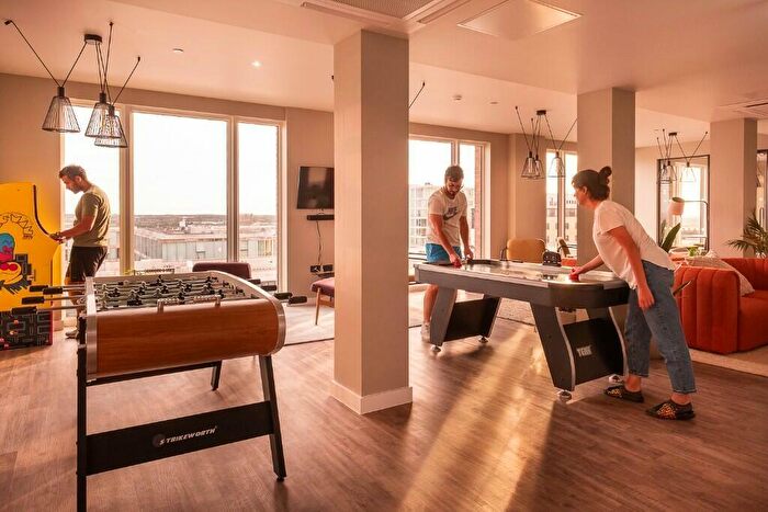 2 Bedroom Apartment To Rent In Flat, The Almere, Avebury Boulevard, Milton Keynes, Buckinghamshire, MK9