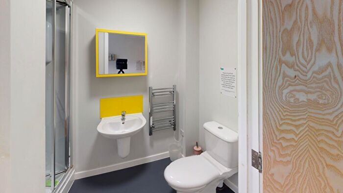 Studio To Rent In Queens Road, Bristol, BS8 - Photo 2