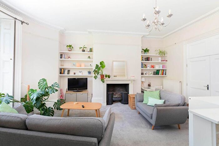 2 Bedroom Apartment To Rent In Cavendish Road, BA1