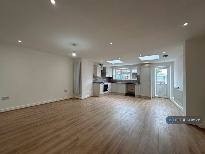 3 Bedroom End Of Terrace House To Rent In Arkley Crescent, London, E17