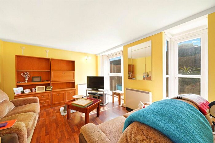 3 Bedroom Apartment For Sale In Bakersfield, Crayford Road, London, N7