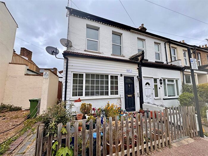 2 Bedroom Flat To Rent In Hamlet Road, Southend-On-Sea, SS1
