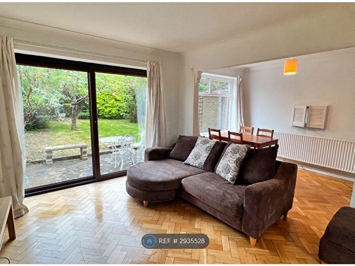 3 Bedroom Semi-Detached House To Rent In Durnford Way, Cambridge, CB4