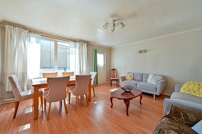 3 Bedroom Flat For Sale In Carlton Drive, East Putney, London, SW15