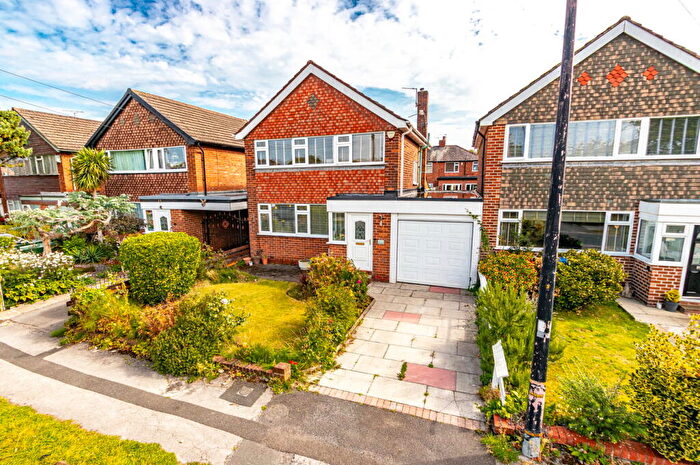 3 Bedroom Detached House For Sale In Woodsend Road South, Flixton, Manchester, M41