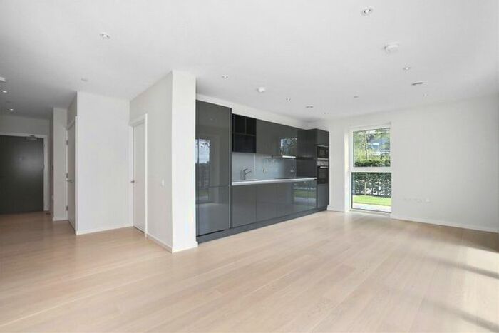 2 Bedroom Flat To Rent In Glasshouse Gardens, London, E20
