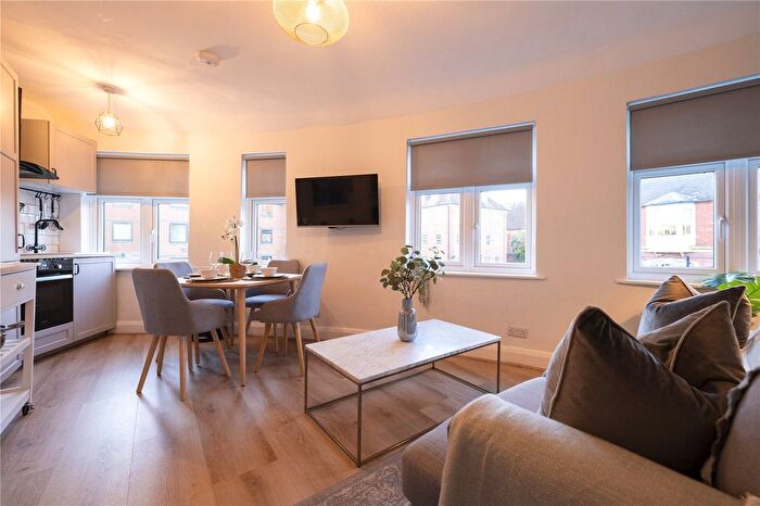 2 Bedroom Flat To Rent In Station Road, Henley-On-Thames, Oxfordshire, RG9