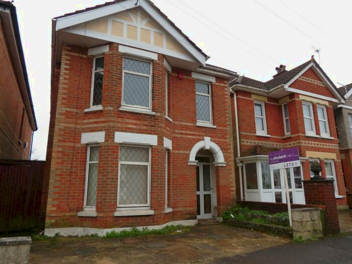 6 Bedroom House To Rent In Bedroom Detached House In Charminster, BH9