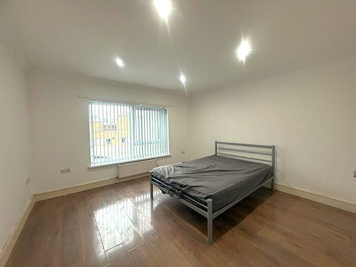 1 Bedroom Flat To Rent In Rapur Court, Hanworth Road, Hounslow, TW3