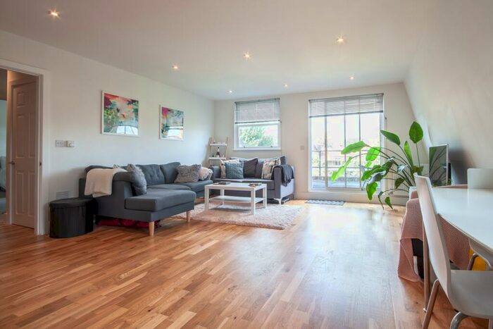 3 Bedroom Flat To Rent In Greencroft Gardens, West Hampstead, NW6