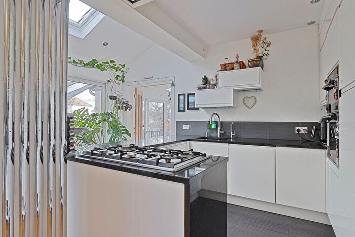 4 Bedroom Terraced House To Rent In Parkway, Woodford Green, IG8