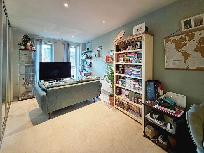 2 Bedroom Flat To Rent In Trinity One, East Street, Leeds, West Yorkshire, LS9