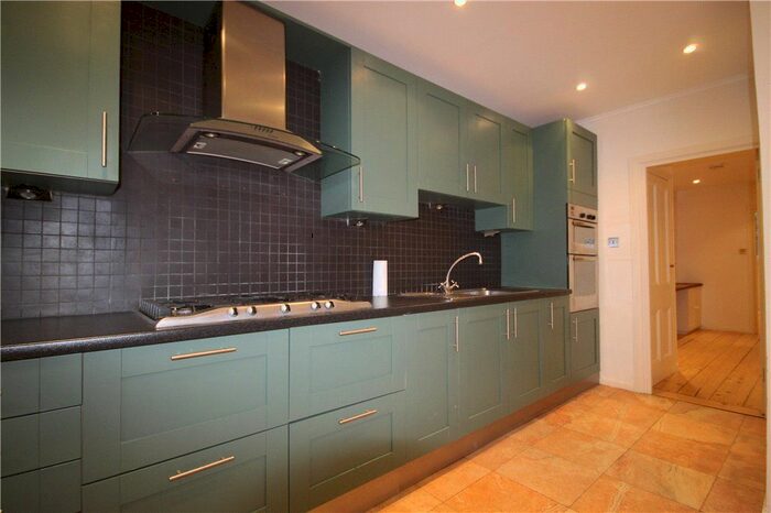 2 Bedroom Flat To Rent In Sinclair Road, London, W14