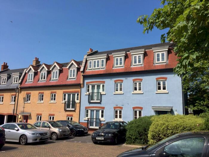 1 Bedroom Flat To Rent In Rocheforte House, Rochford, SS4