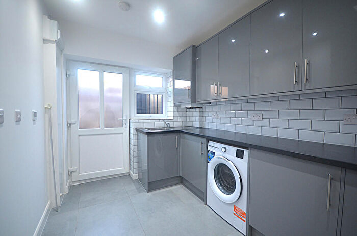 1 Bedroom Chalet To Rent In Ilford, IG2
