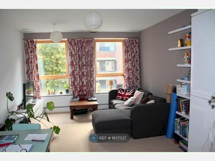 2 Bedroom Flat To Rent In Yates Court, London, SW9