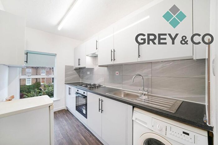 1 Bedroom Flat To Rent In Lichfield Road, London, Greater London, NW2