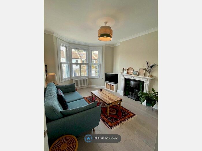 2 Bedroom Flat To Rent In Leyton, London, E10