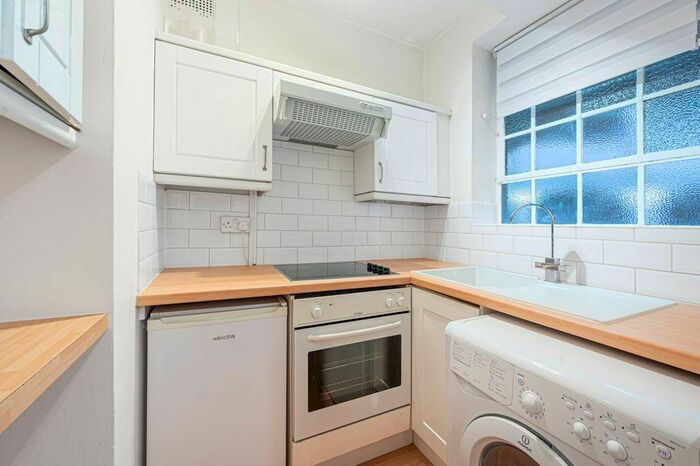 1 Bedroom Flat To Rent In Mortimer Crescent, St John's Wood, London, NW6