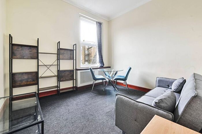 2 Bedroom Flat To Rent In Penywern Road, Earls Court, London, SW5