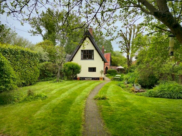 4 Bedroom Detached House For Sale In Low Road, Bunwell, Norwich, Norfolk, NR16