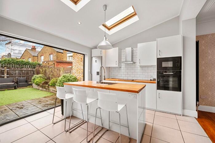 2 Bedroom Maisonette To Rent In Kingston Road, Wimbledon Chase, SW20