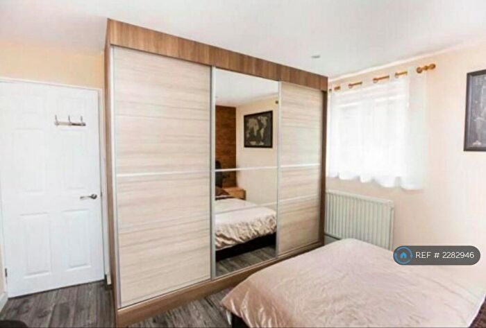 2 Bedroom Flat To Rent In Margaret Bondfield Avenue, Barking, IG11