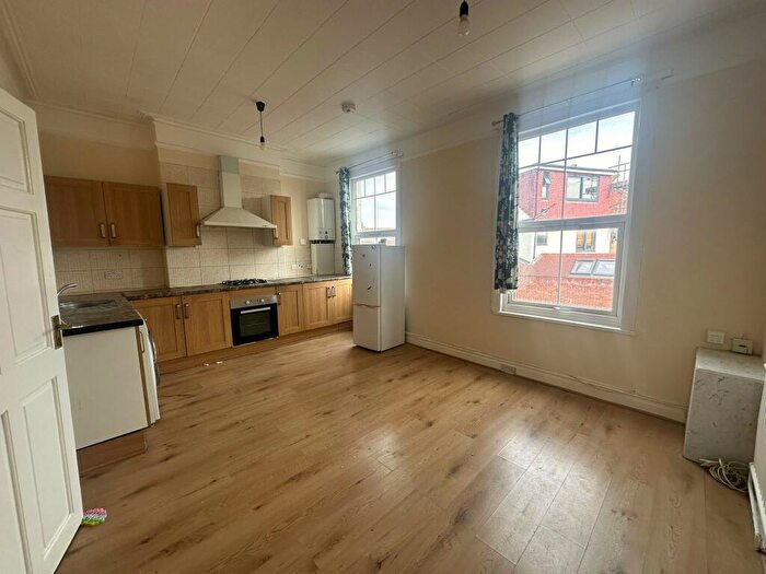 2 Bedroom Flat To Rent In Seaforth Avenue, New Malden, KT3