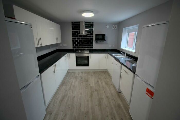 6 Bedroom Terraced House To Rent In Lyndhurst Avenue, Newcastle Upon Tyne, NE2