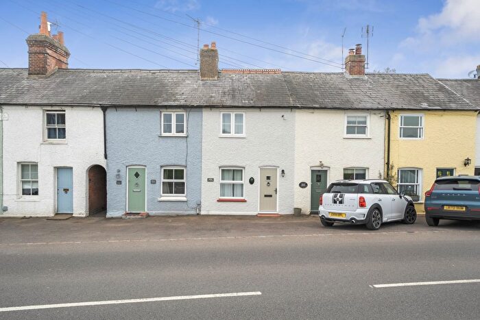 2 Bedroom Flat To Rent In Old Common Road, Chorleywood, Rickmansworth, WD3