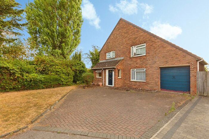 4 Bedroom Detached House For Sale In Bradenham Walk, Aylesbury, HP21