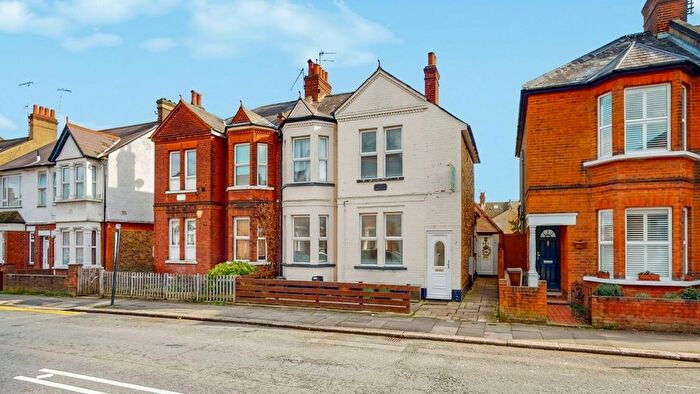 3 Bedroom Flat To Rent In Headstone Road, Harrow, HA1