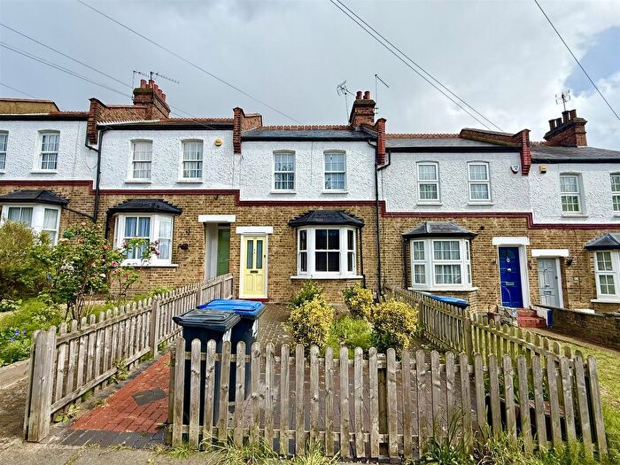 2 Bedroom Terraced House To Rent In Avenue Road, London, N14